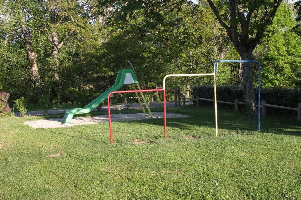 Lempdes sur Allagnon Camping Le Pont D'Allagnon מראה חיצוני תמונה